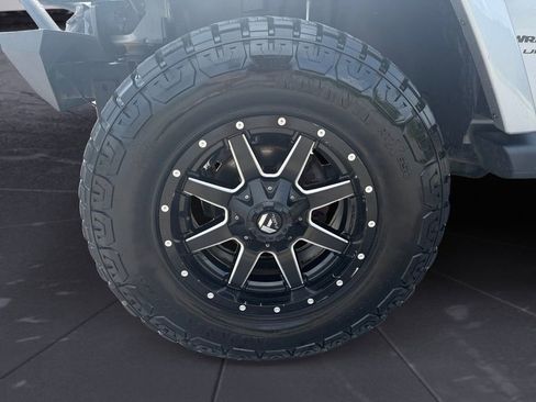 Used 2018 Jeep Wrangler Unlimited Sahara w/ Connectivity Group image 14