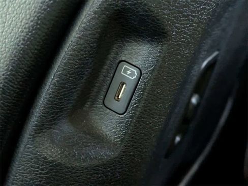 Used 2025 Kia Sportage EX image 15