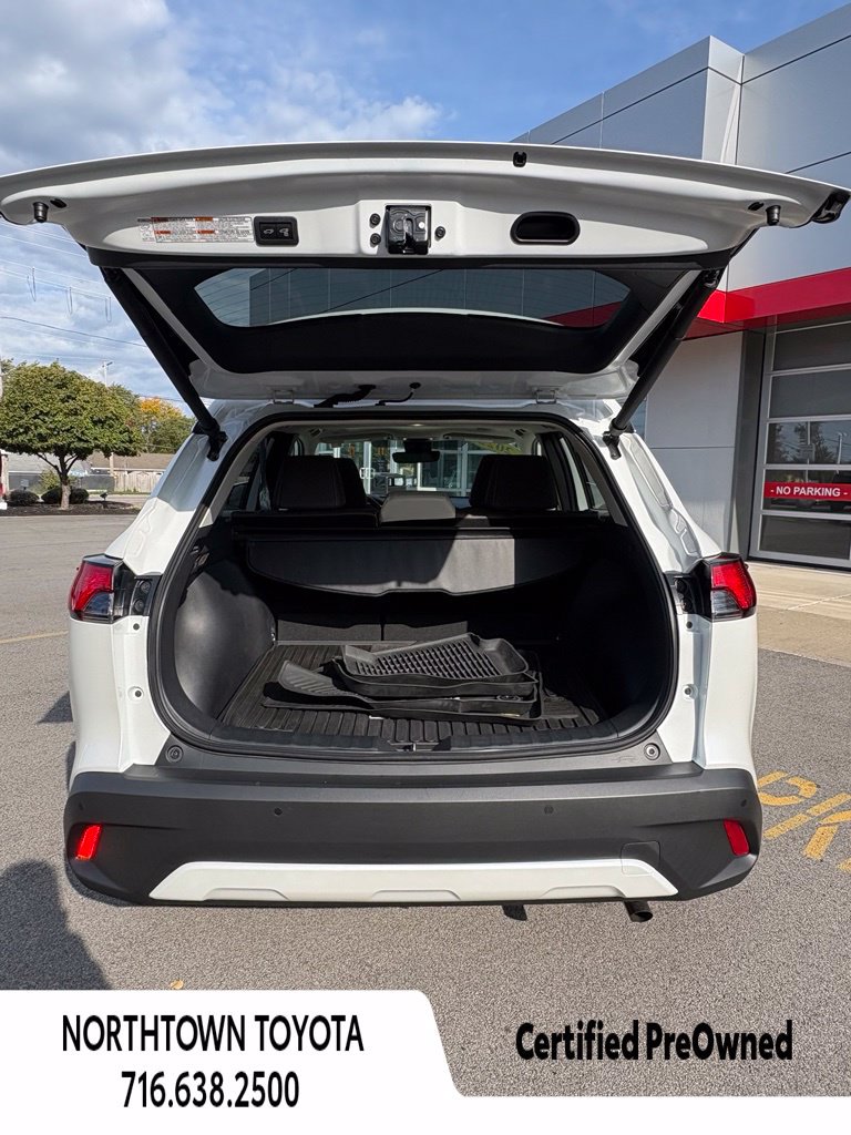 Used 2022 Toyota Corolla Cross XLE w/ Convenience Package AWD/4WD image 7