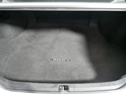 Used 2019 Toyota Camry SE image 18