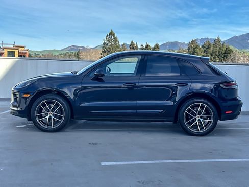 Certified 2023 Porsche Macan w/ Premium Package Plus image 2