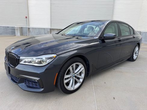 Used 2017 BMW 750i xDrive image 7