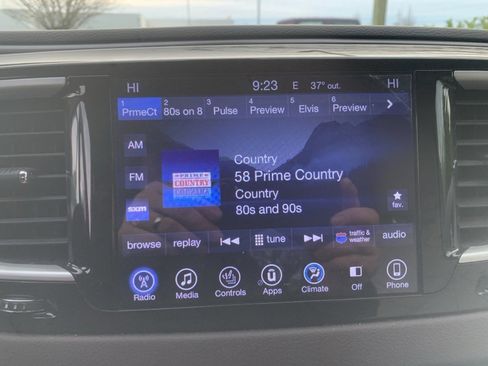 Used 2017 Chrysler Pacifica Touring-L image 18