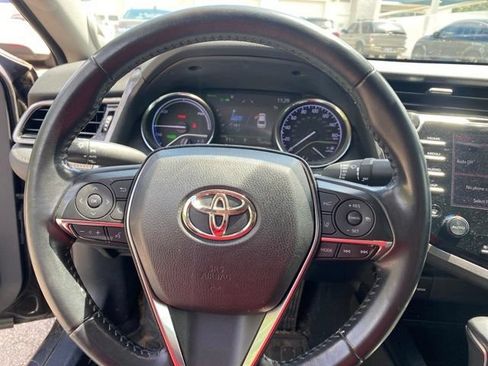 Used 2020 Toyota Camry XLE w/ Sunroof Package FWD image 22