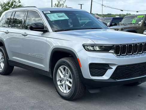 New 2026 Jeep Grand Cherokee Laredo X RWD image 3