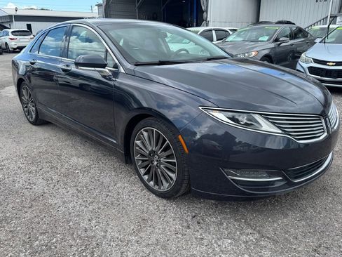Used 2014 Lincoln MKZ FWD image 3