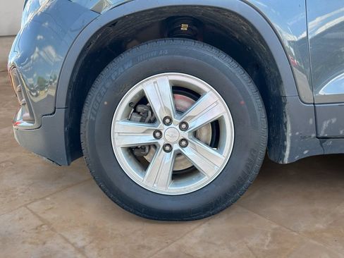 Used 2020 Chevrolet Trax LT w/ Sun & Sound Package AWD/4WD image 14