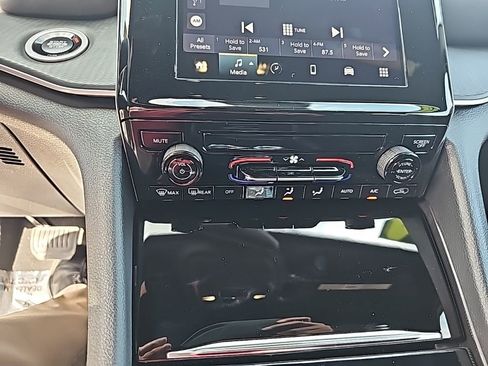 New 2024 Jeep Grand Cherokee L Laredo w/ Trailer Tow Package image 17