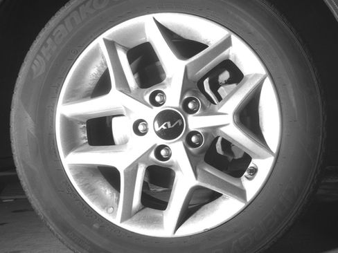 Used 2025 Kia Soul LX w/ LX Technology Package FWD image 13