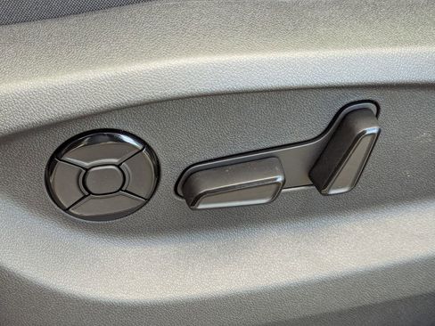 New 2026 Volkswagen Tiguan SE image 27