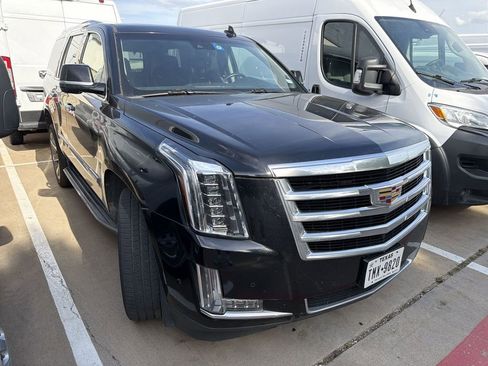 Used 2019 Cadillac Escalade Luxury AWD/4WD image 2