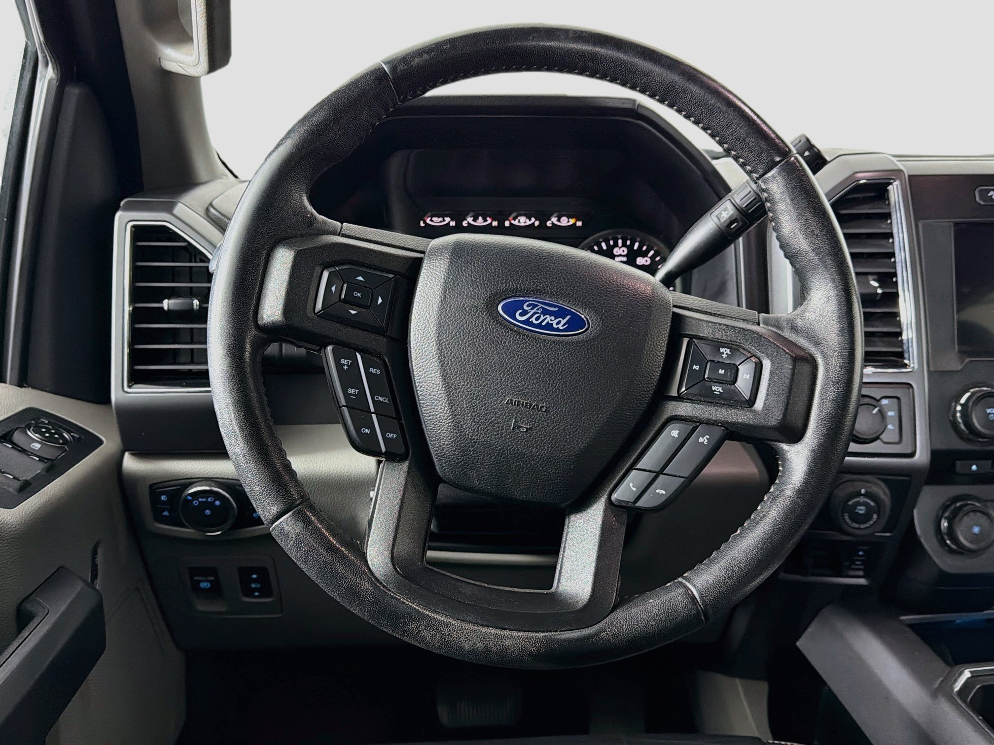 Used 2018 Ford F150 XLT w/ Equipment Group 302A Luxury AWD/4WD image 18