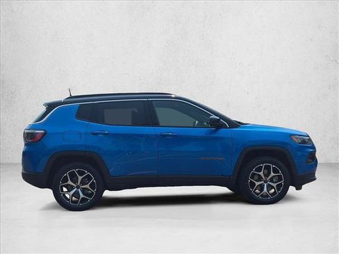 Used 2025 Jeep Compass Limited AWD/4WD image 4