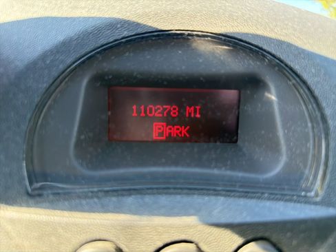 Used 2005 Pontiac Grand Prix w/ Drivers Plus Package FWD image 12