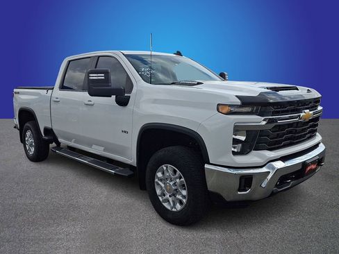 Used 2024 Chevrolet Silverado 3500 LT w/ Convenience Package image 3