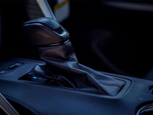 Used 2024 Toyota Venza LE image 11