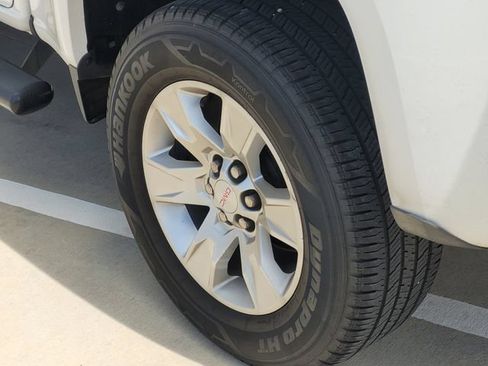 Used 2015 GMC Canyon SLE RWD image 8