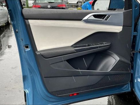 New 2025 Volkswagen Taos SE image 22