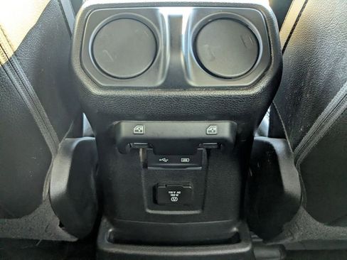 Used 2018 Jeep Wrangler Unlimited Sahara image 17