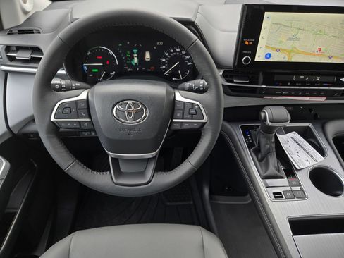Certified 2026 Toyota Sienna XLE FWD image 13