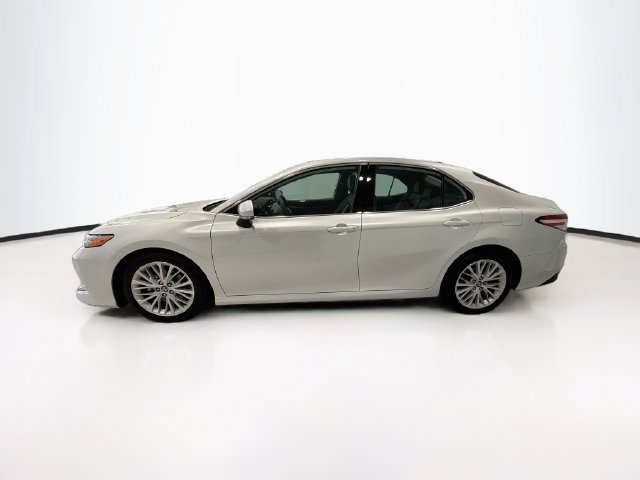 Used 2020 Toyota Camry XLE w/ Driver Assist Package FWD image 4