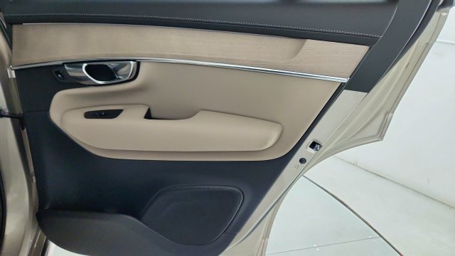 New 2026 Volvo XC90 T8 Plus w/ Protection Package Premier AWD/4WD image 36