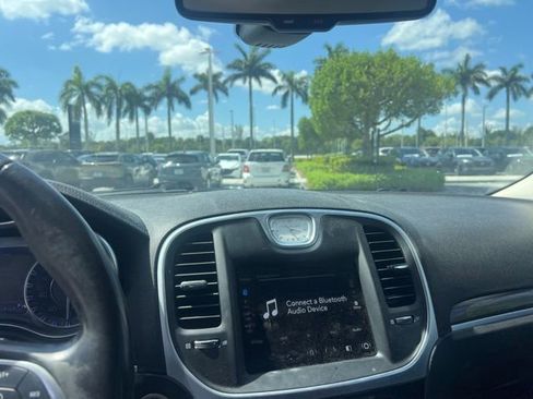 Used 2019 Chrysler 300 Touring w/ Chrome Appearance Package RWD image 24