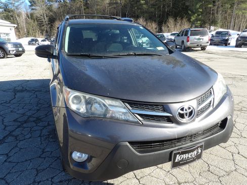 Used 2015 Toyota RAV4 LE image 2