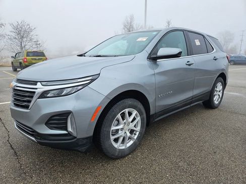 Used 2024 Chevrolet Equinox LT image 3