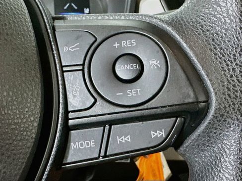 Used 2020 Toyota Corolla LE FWD image 23