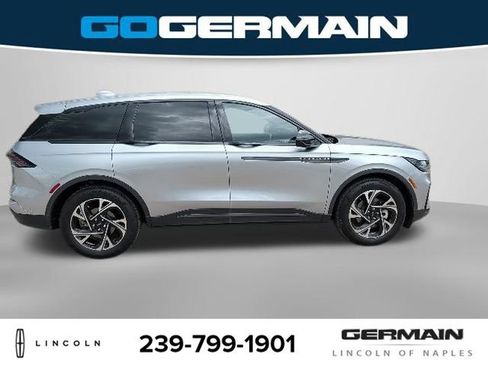 Used 2024 Lincoln Nautilus Premier w/ Jet Appearance Package AWD/4WD image 7