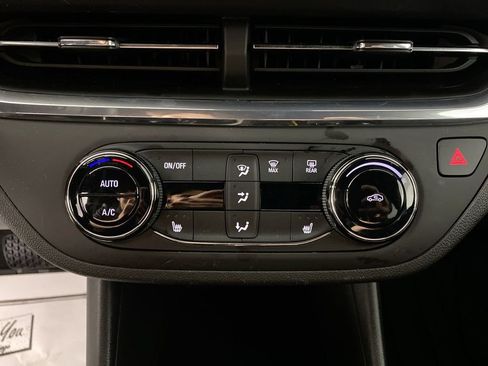 Certified 2024 Buick Envista Sport Touring w/ Convenience I Package FWD image 18