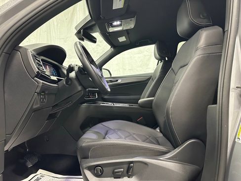 Used 2025 Volkswagen Atlas Cross Sport SE image 14