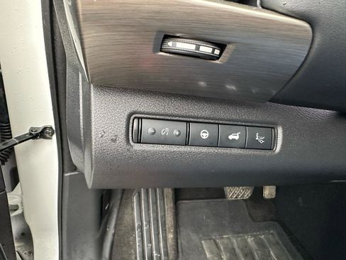 Used 2023 Nissan Pathfinder Platinum image 14