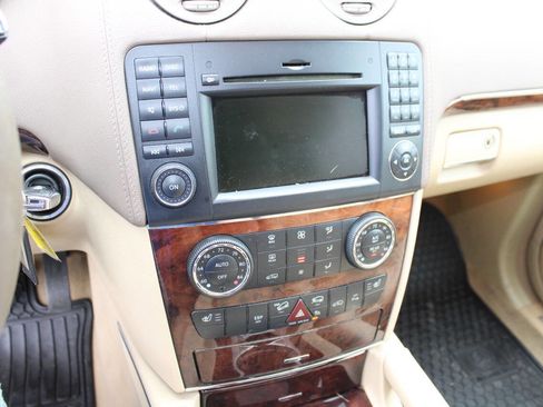 Used 2011 Mercedes-Benz GL 450 GL 450 4MATIC AWD 4dr SUV image 15