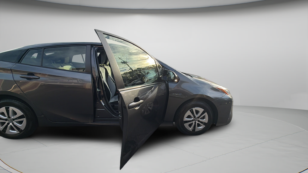 Used 2018 Toyota Prius Two w/ Prius Two Safety Plus Package FWD image 29