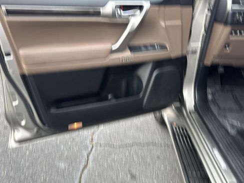 Used 2022 Lexus GX 460 Luxury w/ Sport Design Package image 14