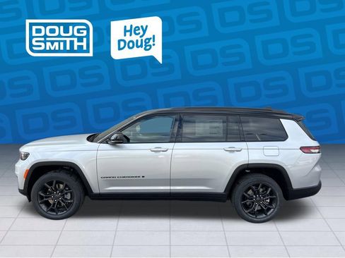 New 2025 Jeep Grand Cherokee L Limited w/ Trailer Tow Package AWD/4WD image 3