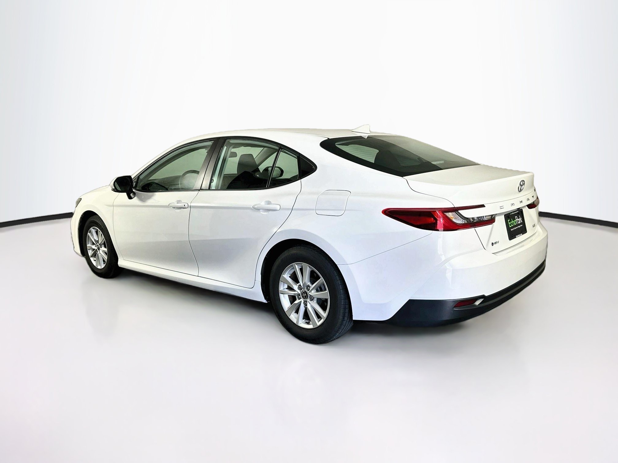 Used 2025 Toyota Camry LE FWD image 5