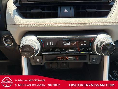 Used 2020 Toyota RAV4 XLE w/ Convenience Package FWD image 21