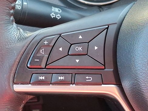 Used 2018 Nissan Rogue SV image 21