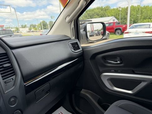 Used 2022 Nissan Titan SV RWD image 25