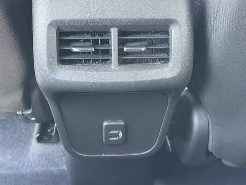 Used 2024 Chevrolet Equinox LT FWD image 14
