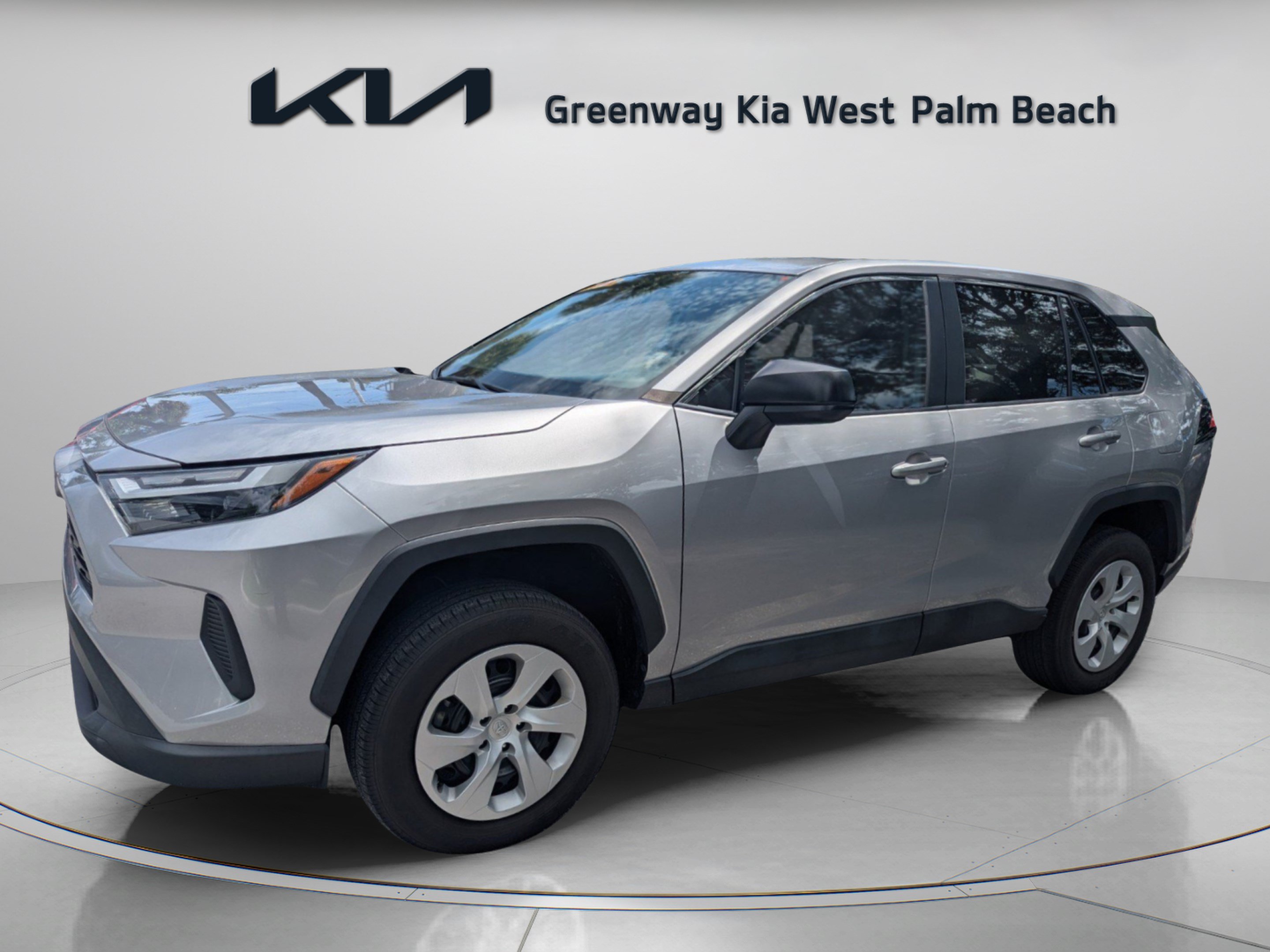 Used 2023 Toyota RAV4 LE FWD image 3