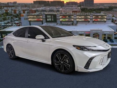 Used 2025 Toyota Camry XSE FWD image 1
