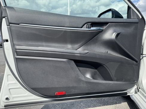 Used 2023 Toyota Camry SE w/ Convenience Package image 12