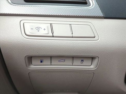 Used 2015 Hyundai Sonata SE image 8