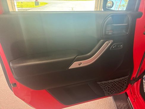 Used 2017 Jeep Wrangler Unlimited Rubicon w/ Cold Weather Group AWD/4WD image 10