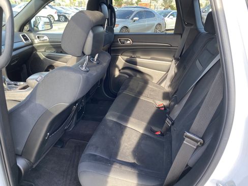 Used 2017 Jeep Grand Cherokee Laredo image 15
