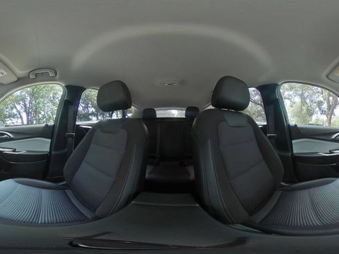 Used 2025 Chevrolet Trax LT FWD image 41